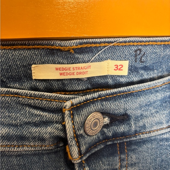 Levi’s Wedgie Straight Blue Jeans - Picture 6 of 10